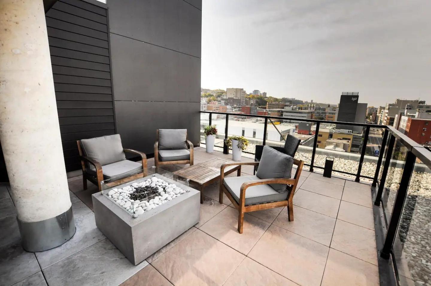 Quebec, Rustique Chic En Ville, Piscine Sur Le Toit Pour 2 A 6 Invites Exterior photo